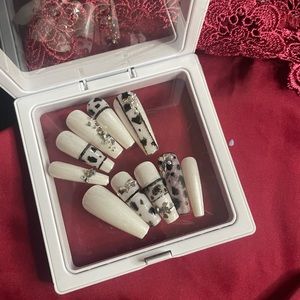 Coffin reusable press on nails